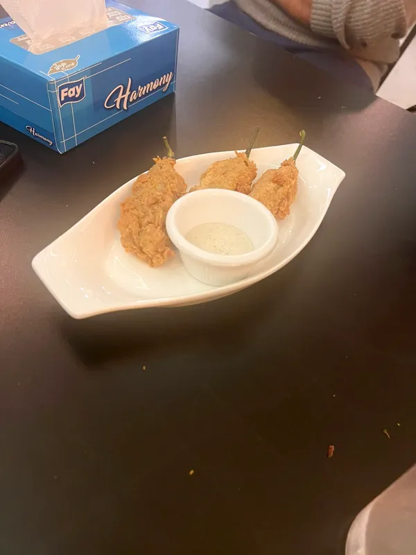 Appetizers served at the table at Grüv, Bahria Town Lahore